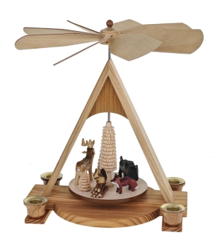 Pyramide mit Wildtieren