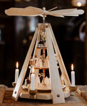 Pyramide mit Seiffener Motiv natur