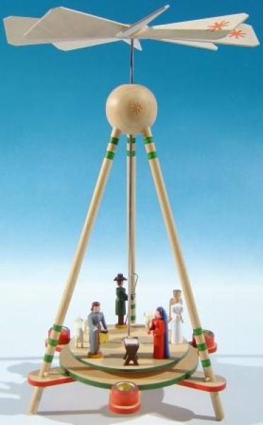 Stabpyramide mit Krippe